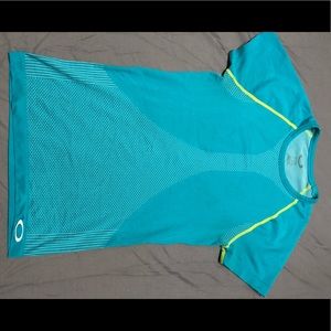 Oakley active top